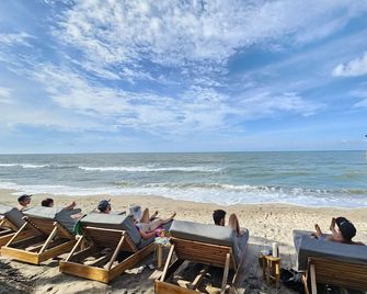 Makao Beach Hotel - Palomino - חוף