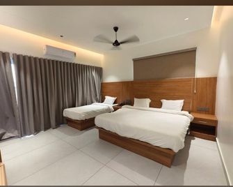 Silver Moon Home Stay - Chīrāla - Bedroom
