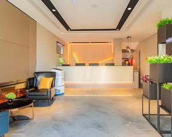 Atour Hotel Kunming Beichen Avenue Fortune Center - Kunming - Front desk