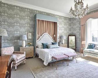 Leonardslee House at Leonardslee Lakes & Gardens - Horsham - Slaapkamer