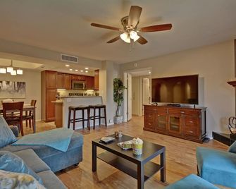 Quiet, 2 King Beds, 3 Pools, Wifi, Gated,tennisbasketballground Floor - Phoenix - Living room