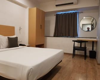 Hotel Singhs International - Mumbai - Phòng ngủ