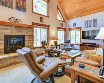 Quiet Leadville Home on 3 Acres w/ Gas Grill! - Leadville - Huiskamer