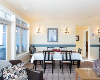 Silver Star Mountain - 3 Bedroom - Ski Out - Sleeps 6 - Lumby - Dining room