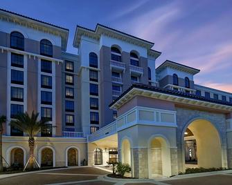 Your Home of Comfort and Joy! 2 Relaxing Units, Kitchen, Free Breakfast, Pool! - Winter Garden - Bâtiment