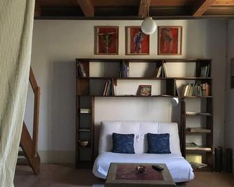 La Fratta Art - House - Marsciano - Вітальня