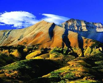 Blue Collar Boutique: Affordable Adventure - Mountain Village - Building