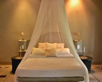 Tingala Lodge - Bed in the Bush - Phalaborwa