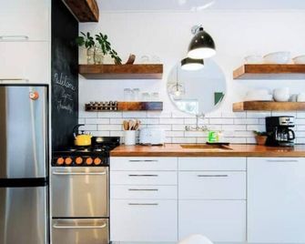 Mid/Mod ' Little House' in Old Town Louisville - Louisville - Kitchen