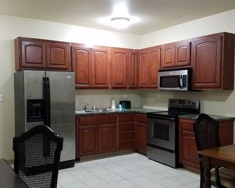 Crossroads Inn & Suites - Victoria - Keuken
