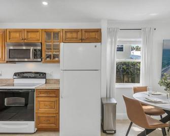 Entire Home in City-Place, Convention Center - West Palm Beach - Küche