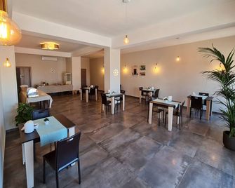 B&B Il Vascello - פורטו צ'סארו - מסעדה