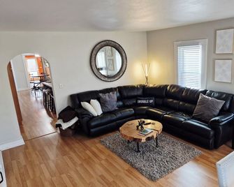 3-bedroom house in terrific Prairie du Chien with cool vibes - Prairie du Chien - Huiskamer