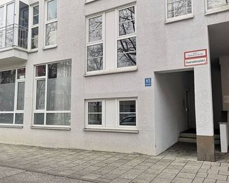 Homely Stay Studio 8 - Relaxed Self-Check-in Room in Munich - מינכן - בניין
