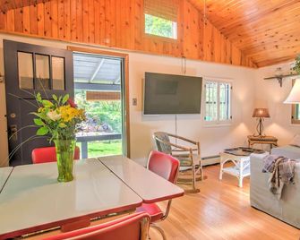 A hidden gem! Cabin nestled in the trees in Glenwood Springs. - Glenwood Springs - Dining room