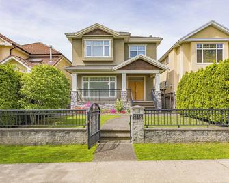 Private Sunny Cozy 1br Suite - Vancouver - Building