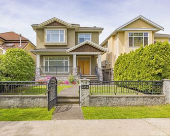 Private Sunny Cozy 1br Suite - Vancouver - Building