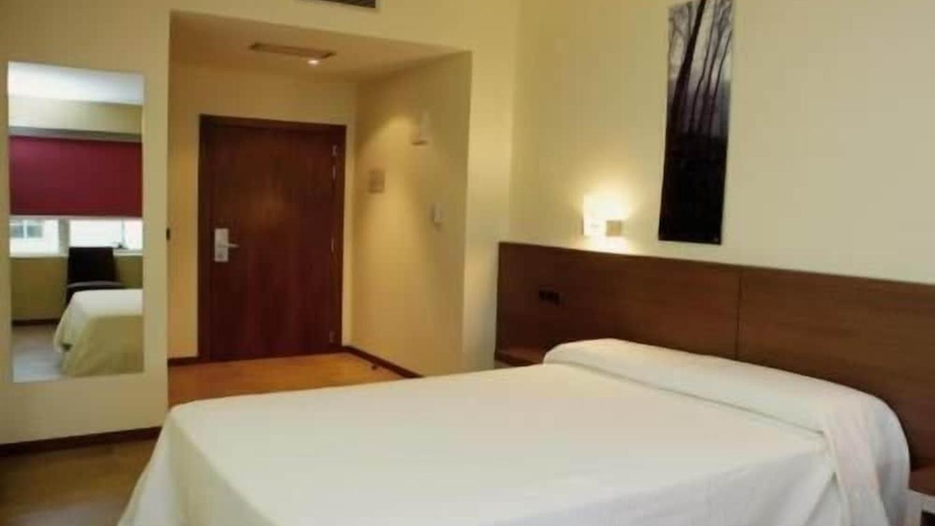 هوتل إزيلاي