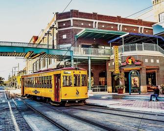 Parsons Hideaway Close To Everything In Tampa - 세프너 - 건물