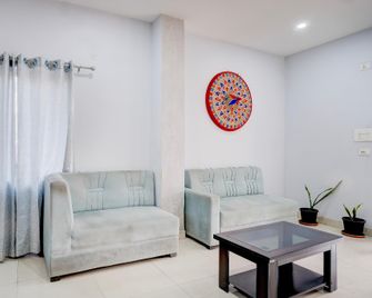 Super Townhouse Isbt Guwahati - Guwahati - Lobby