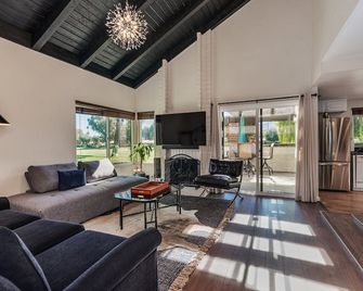 Location Location Location Beautiful House On Golf Course +pools-Tennis - Palm Springs - Living room