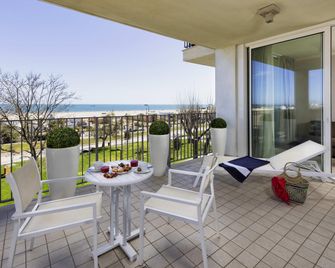 Mercure Rimini Lungomare - Rimini - Balcony