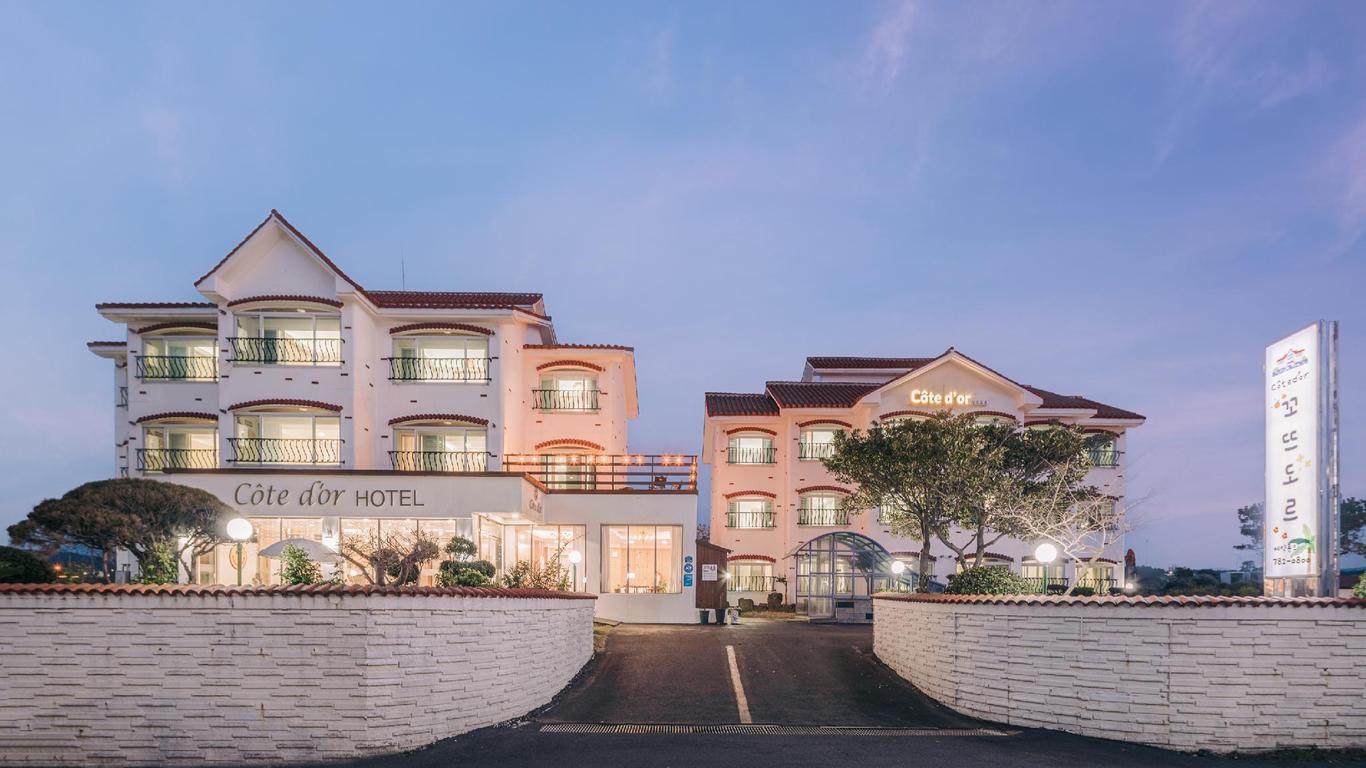 كوتي دور هوتل