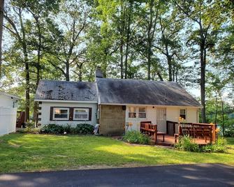 Grandma's Cottage - Milford - Building