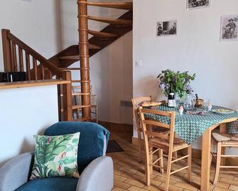 Gîte Philomène Dans Ancien Presbytère - 2 Pers - à St Georges de Lévéjac - Le Massegros - Dining room