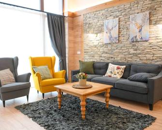 Villa Letizia with Jacuzzi near the Pirin Golf Resort - Razlog - Living room