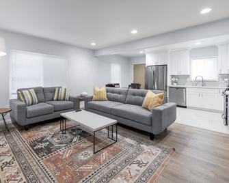 Cozy Modern 2 Bedroom/ 2 Bath in North Alhambra - Alhambra - Soggiorno