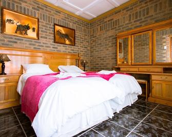 SunRose Group of Guesthouses - Gariepdam - Camera da letto
