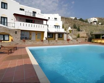 Paradisia Suites - Naxos - Piscina