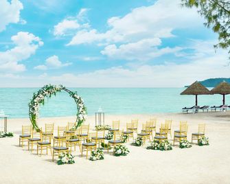 DoubleTree by Hilton Damai Laut Resort - Lumut - Strand
