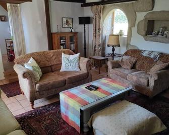 Captivating and peaceful 3-Bed House in Priziac - Le Croisty - Sala de estar