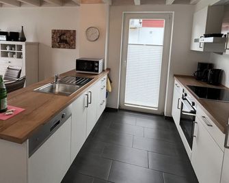 Modernes Ferienhaus in Perfekter Lage mit Kamin, Sauna, Whirlpool - Nordhorn - Kitchen