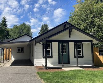 Updated 3 Bedroom Charmer - Kelso