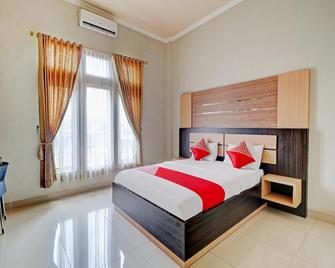 Hotel Srikandi Syariah Mitra RedDoorz - Tasikmalaya - Bedroom