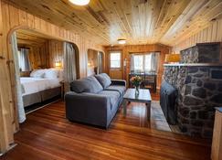 Tekarra Lodge - جاسبر(ألبيرتا) - غرفة معيشة
