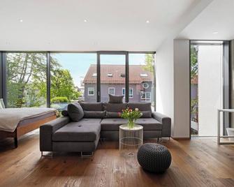 Studio apartment/holiday flat - Gersthofen - Wohnzimmer