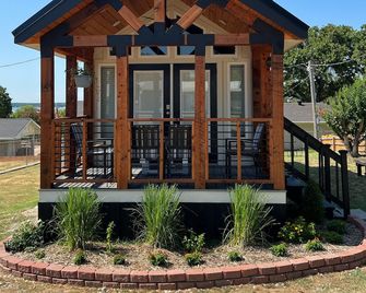 New Cozy Cottage on Lake Texoma - Kingston - Building