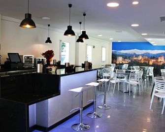 Checkin Urban Nevada - גרנדה - בר