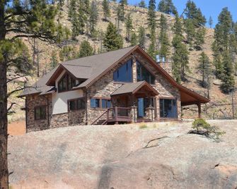 Secluded mountain home on 40 acres with spectacular views! - Pine - Edificio