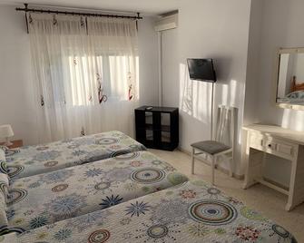Hostal Mediterraneo - Torre del Mar - Habitación