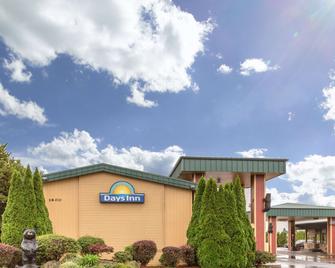 Days Inn by Wyndham Black Bear - Salem - Bygning