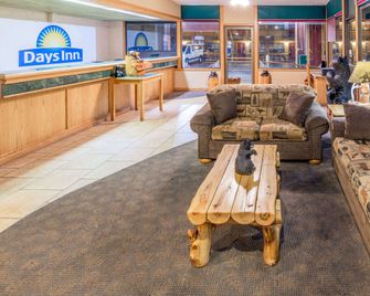 Days Inn by Wyndham Black Bear - Salem - Lobby