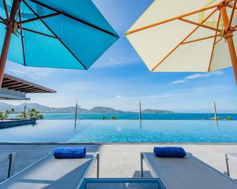 Oceanfront Beach Resort - Patong - Pool