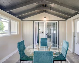 Modern Makeover with 3 bedrooms on a cul-de-sac in Lincoln - Lincoln - Dining room