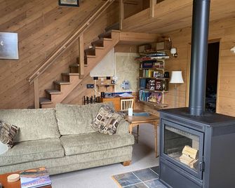Boat-in Island Retreat, Lake of the Woods, Kenora - Kenora - Living room