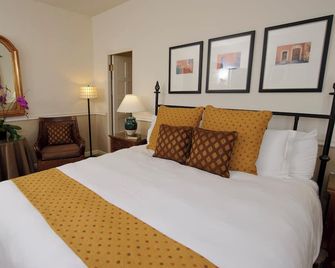 Cypress Inn - Carmel-by-the-Sea